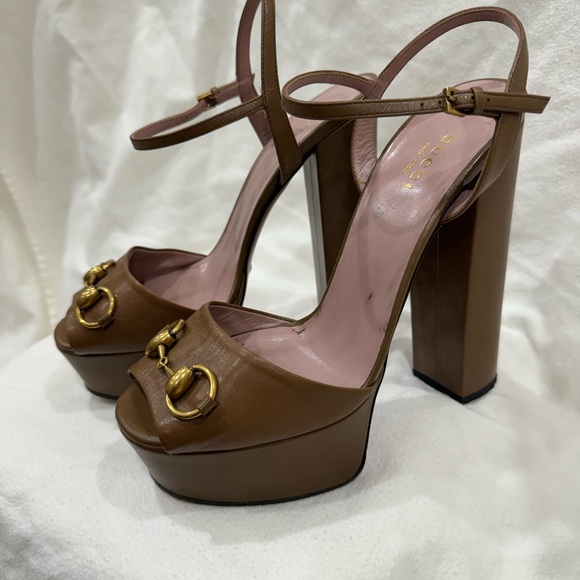 GUCCI Brown Leather Horsebit Block Heel Sandals. Used in great condition. - Picture 3 of 4